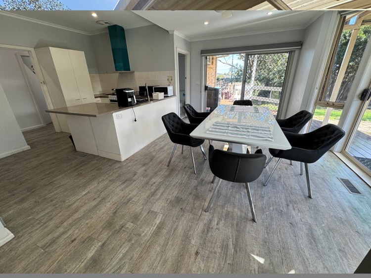 Share house Mount Waverley, Melbourne | $260pw, 4+ bedroom house ...