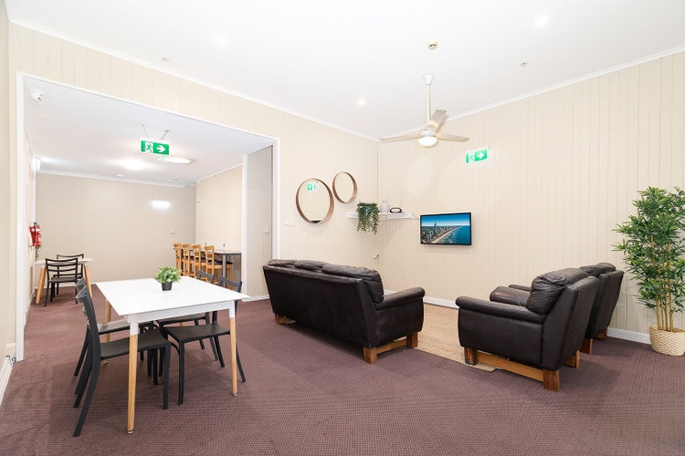 Share house Annerley, Brisbane 225pw, 4+ bedroom house