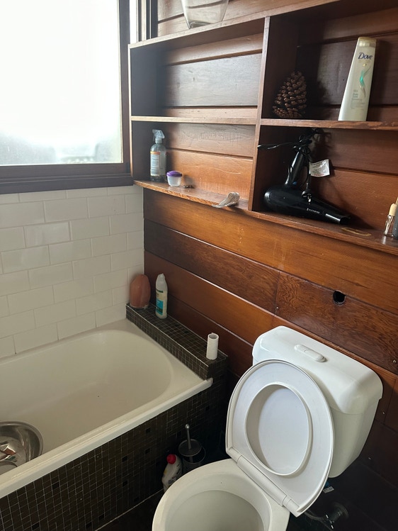 Share house Chapel Hill, Brisbane 260pw, 4+ bedroom house