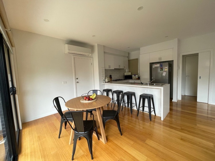 Share house Oak Park, Melbourne 175pw, 3 bedroom house