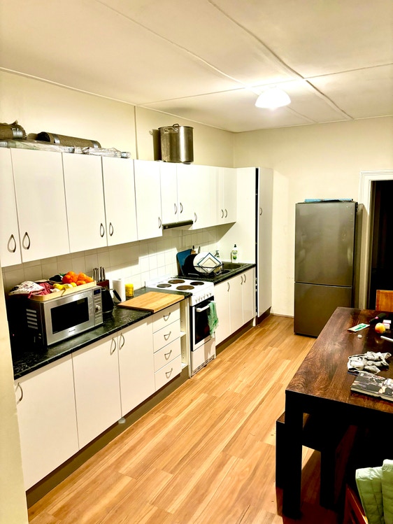 Share house Erskineville, Sydney 370pw, 3 bedroom house