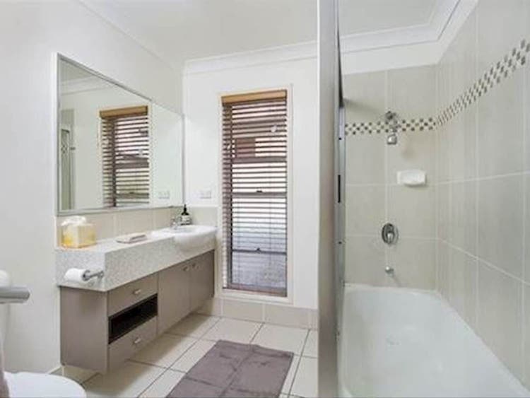 Share house Holland Park, Brisbane 140pw, 3 bedroom house