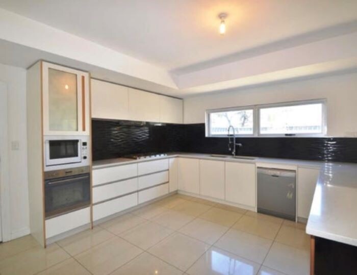 Share house West Lakes, Adelaide 195pw, 4+ bedroom house