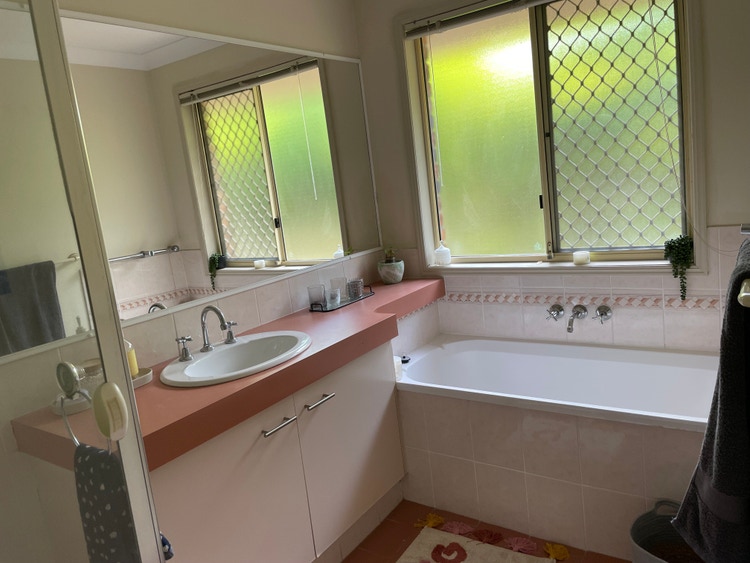 Share house Parkwood, Gold Coast 300pw, 4+ bedroom house