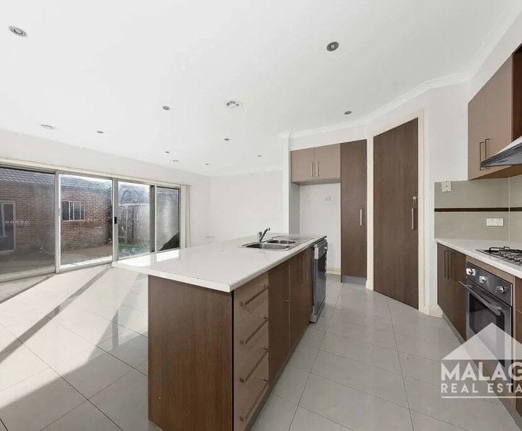 Share house Cairnlea, Melbourne 145pw, 4+ bedroom house