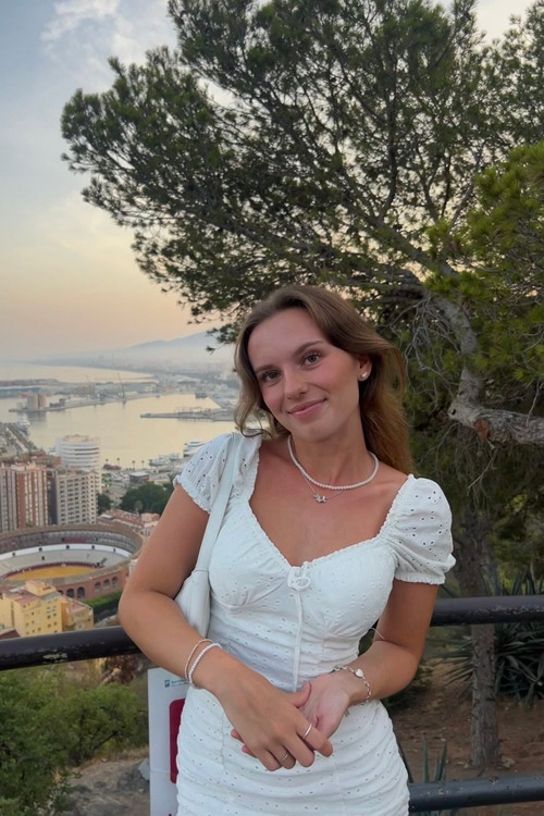 Sophia, Female (str), 18 to 24 yrs Looking in Sydney Eastern