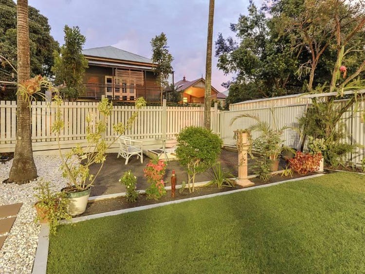 Share house East Brisbane, Brisbane 150pw, 4+ bedroom house