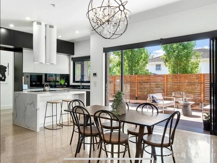 Share house Doncaster East, Melbourne 330pw, 3 bedroom house
