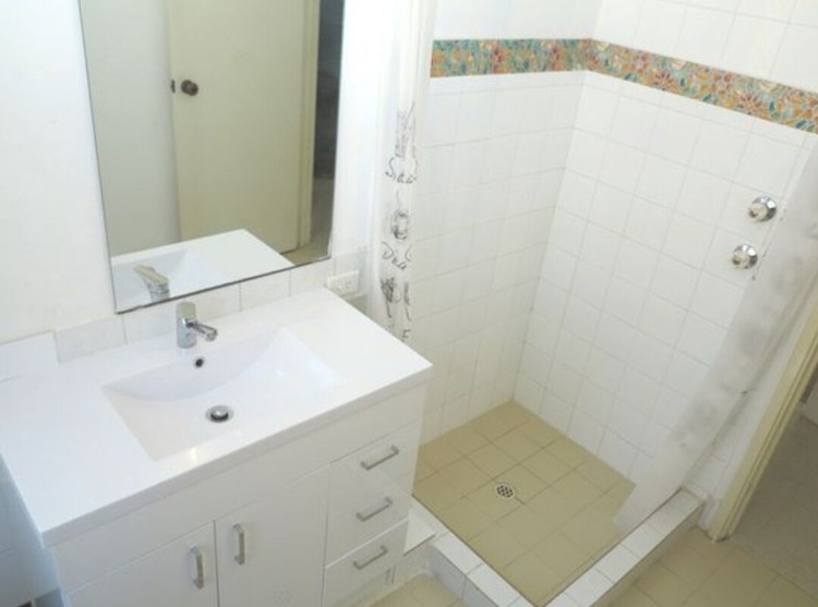 Share house Langford, Perth 200pw, 3 bedroom house FlatmateFinders