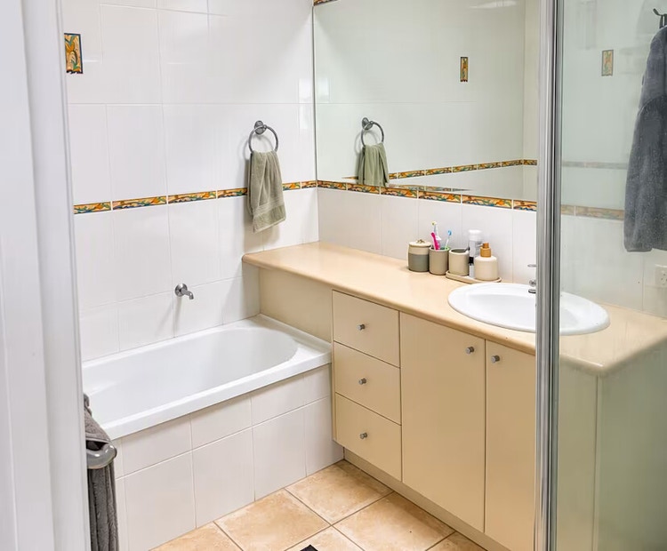 Share house Miami, Gold Coast | $420pw, 3 bedroom house ...