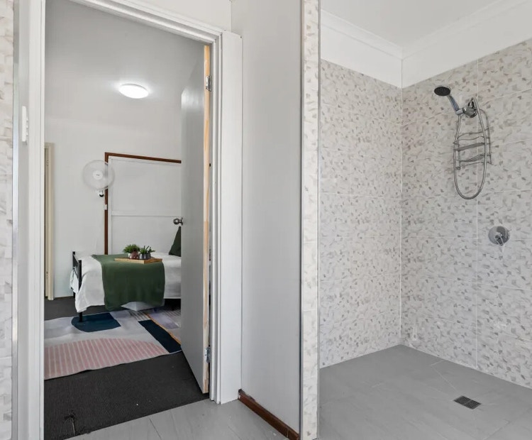 Share house Glen Waverley, Melbourne 249pw, 4+ bedroom house