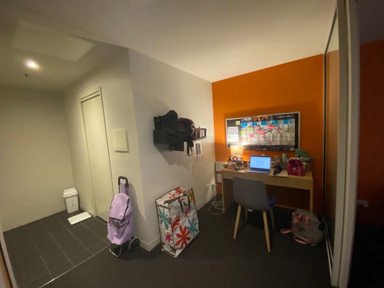 One bedroom apartment Carlton, Melbourne 402pw, 1 bedder/studio