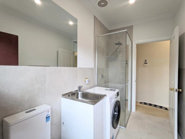 Share house St Adelaide 365pw, 4+ bedroom house
