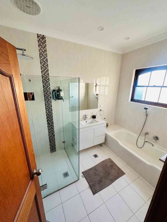 Share house Bardwell Valley, Sydney 270pw, 4+ bedroom apartment