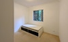Bedroom w single bed