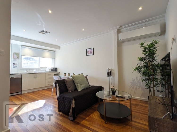 Share house Camberwell, Melbourne 270pw, 3 bedroom house