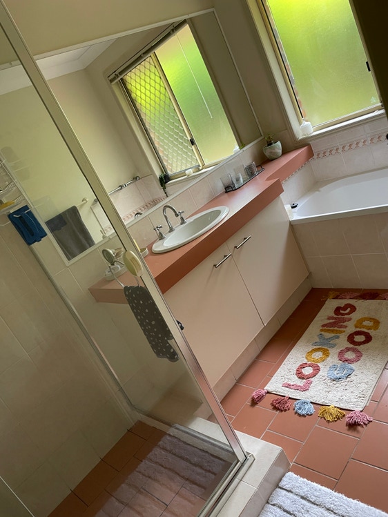 Share house Parkwood, Gold Coast 300pw, 4+ bedroom house