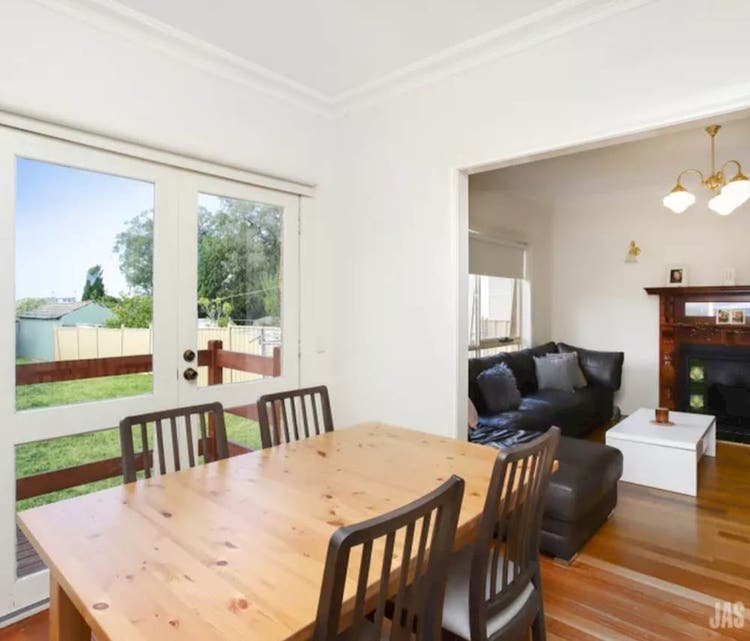 Share house Newport, Melbourne 207pw, 4+ bedroom house