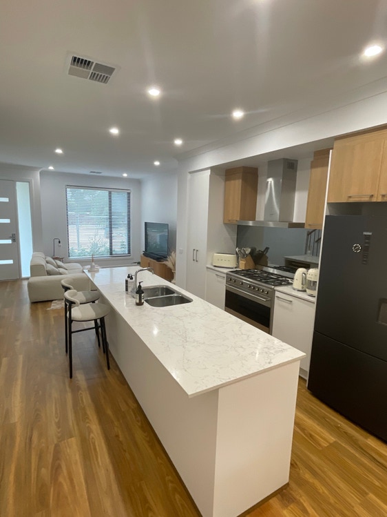 Share house West Lakes, Adelaide 290pw, 2 bedroom house