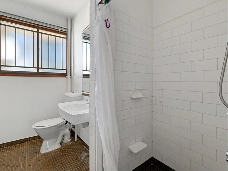 Share house Chapel Hill, Brisbane 260pw, 4+ bedroom house