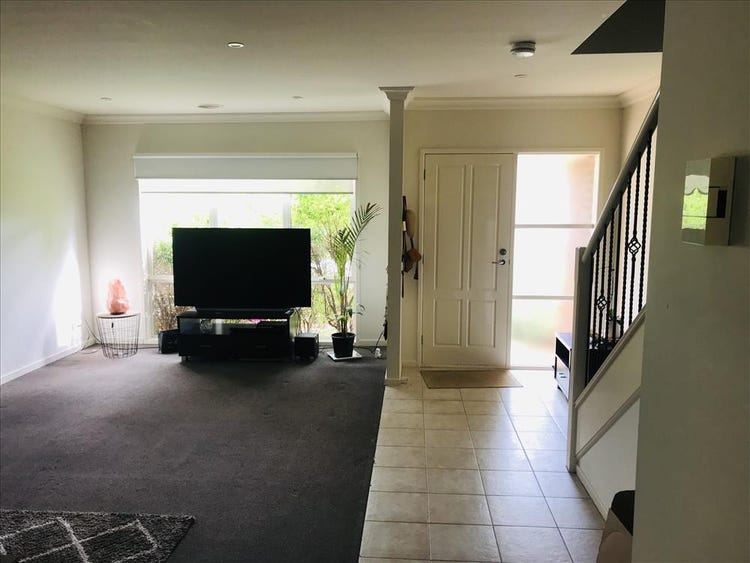 Share house Taylors Lakes, Melbourne 240pw, 3 bedroom house