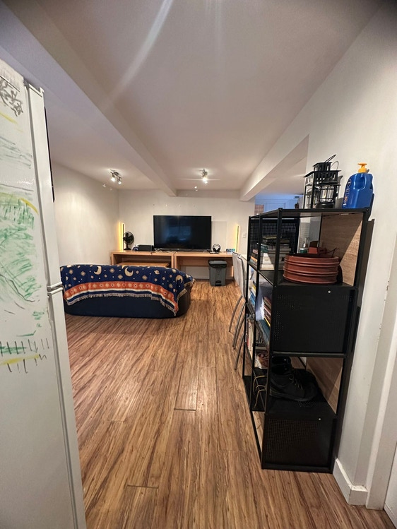 Share house Beacon Hill, Sydney 260pw, 3 bedroom apartment