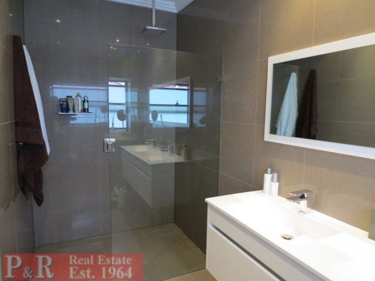 Share house Beverly Hills, Sydney 175pw, 3 bedroom house