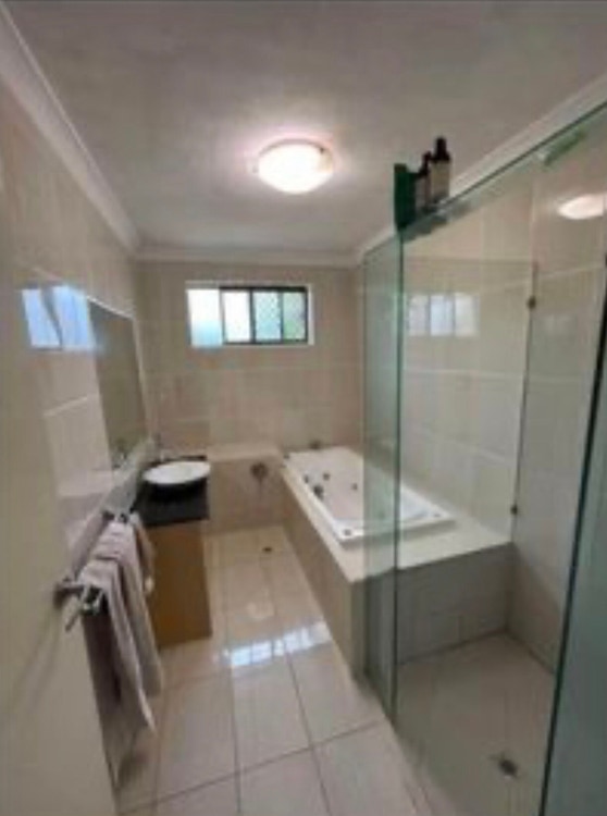 Share house Bundall, Gold Coast 295pw, 4+ bedroom house